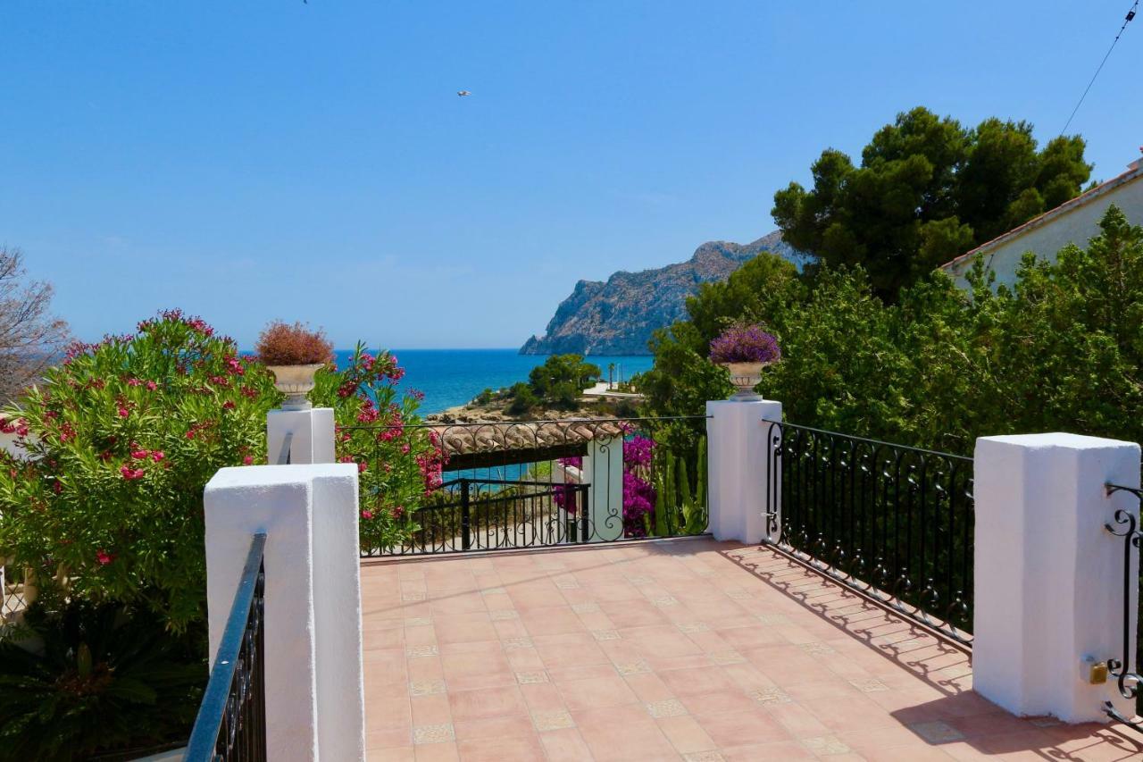 Calalga Сasa Frente A La Playa Con Piscina Privada Villa กัลเป ภายนอก รูปภาพ